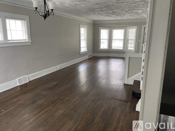 1303 West 106th Street 3 Beds Single Family Home for Rent - Photo gallery 4