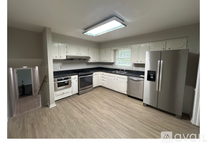 2201 Fairmont 4 Beds Single Family Home for Rent - Photo gallery 2