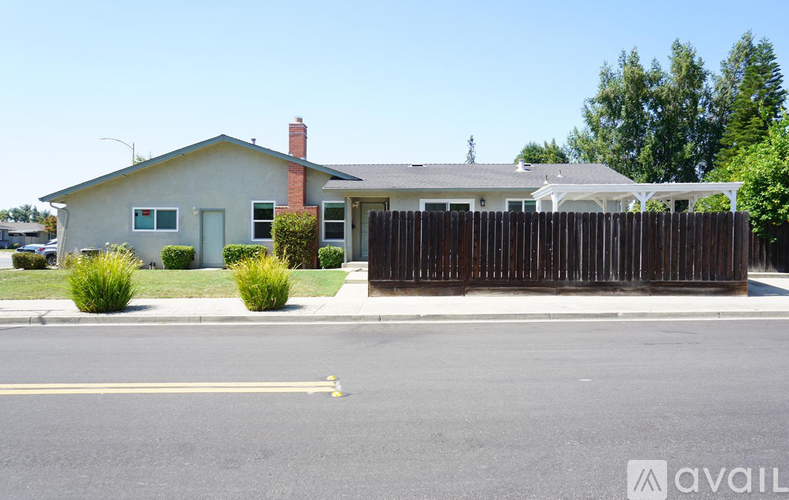 2296 Cherry Avenue 2 Beds Single Family Home for Rent - Photo gallery 4