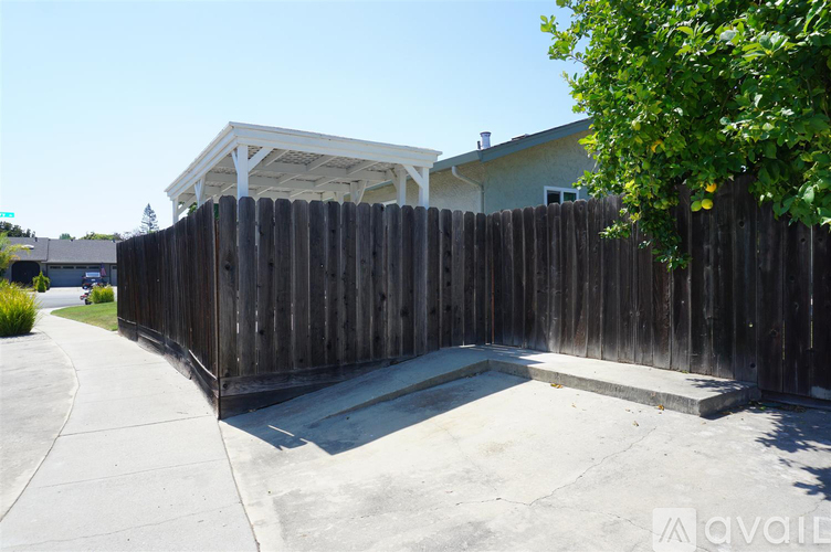2296 Cherry Avenue 2 Beds Single Family Home for Rent - Photo gallery 5