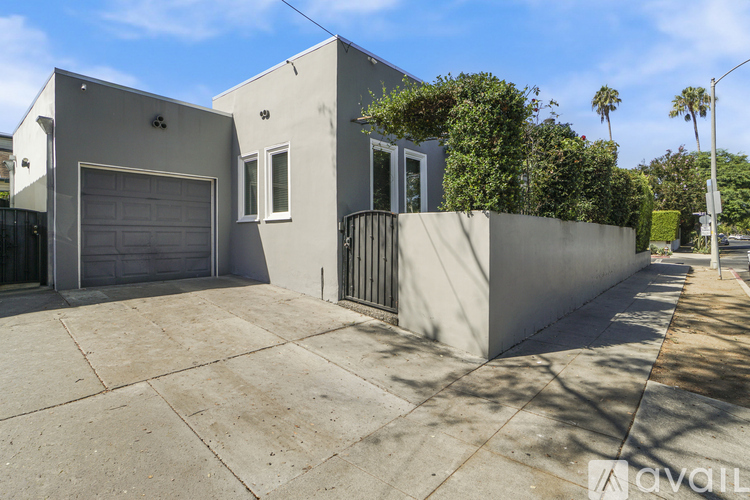 750 N Gardner St 3 Beds Single Family Home for Rent - Photo gallery 2