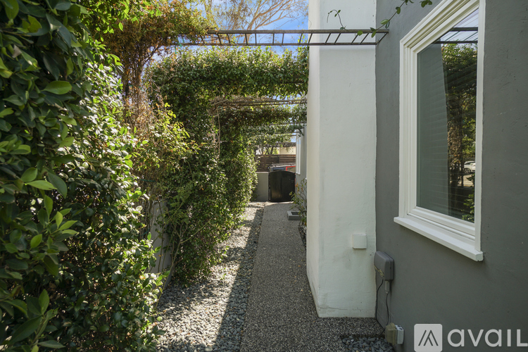 750 N Gardner St 3 Beds Single Family Home for Rent - Photo gallery 3