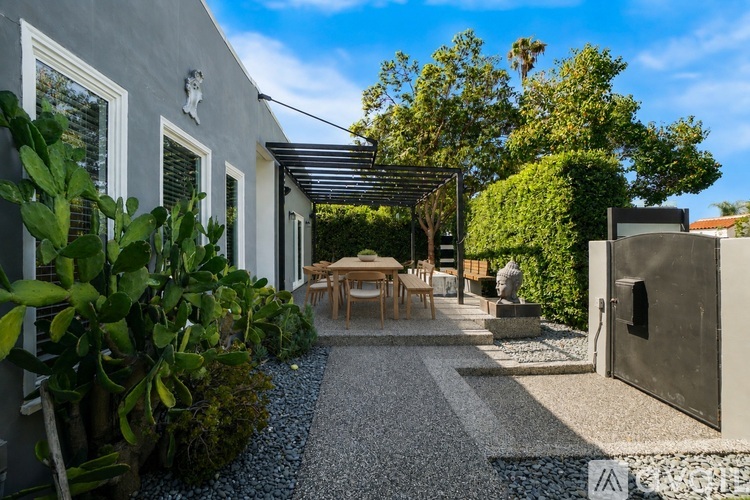 750 N Gardner St 3 Beds Single Family Home for Rent - Photo gallery 4