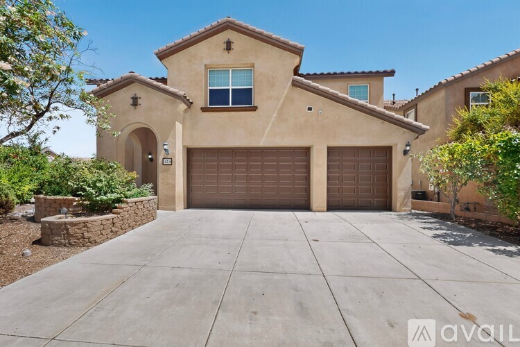 42 Monte Vista Drive Northeast 5 Beds Single Family Home for Rent - Photo gallery 2