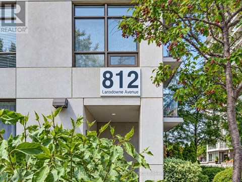 A building with the number 812 on it.