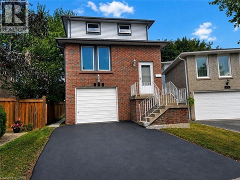 569 HAYWARD Crescent 3 Beds Apartment for Rent