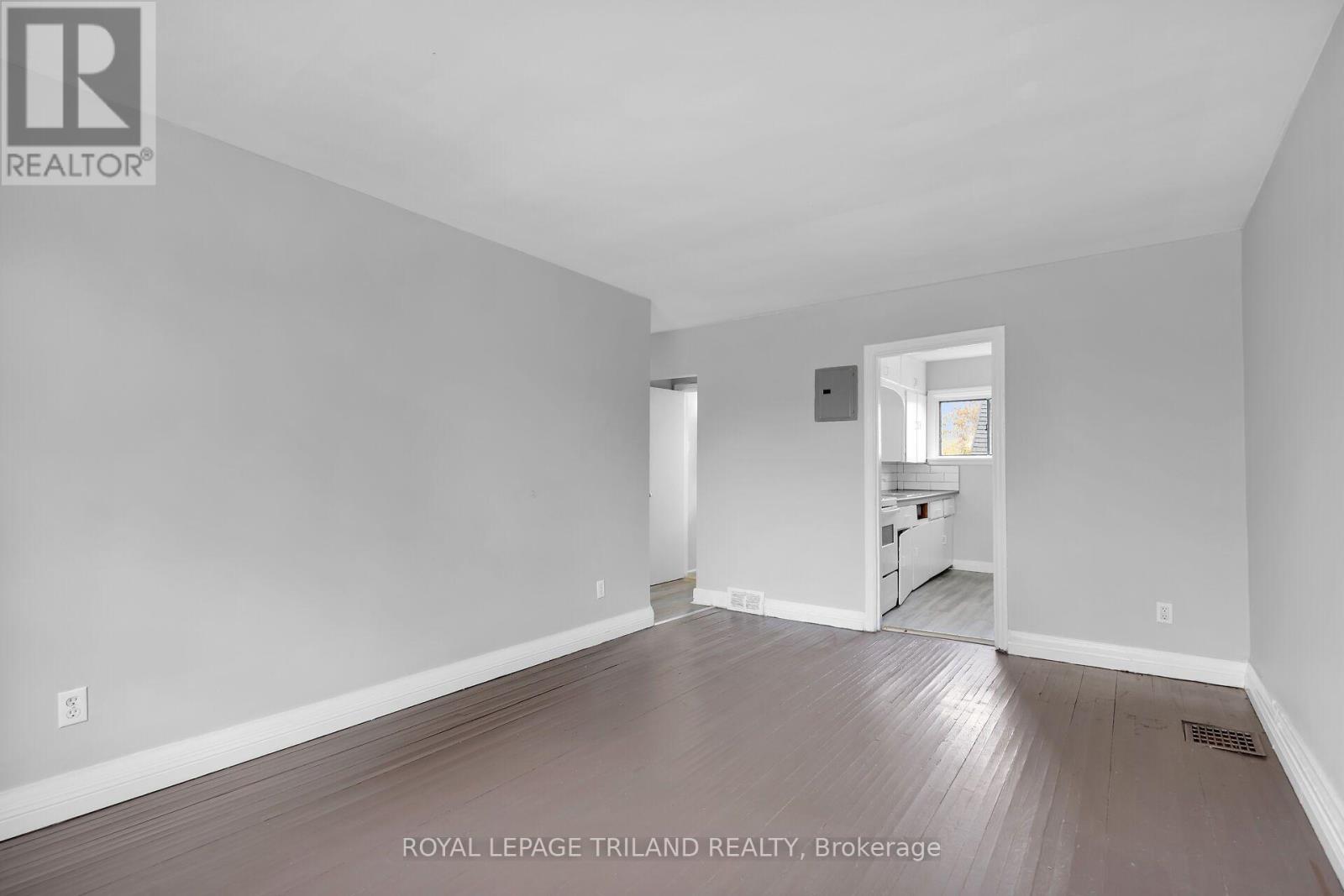 2 bedroom apartment - C - 204 COLBORNE STREET C, London East (East K) 3