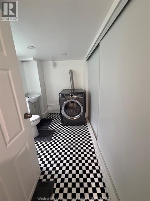 A black and white checkered floor in a bathroom.