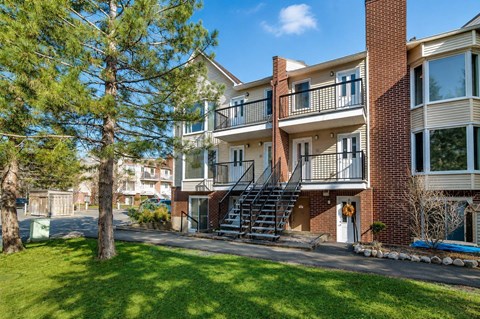 165 Av. Des Jonquilles, #74 3 Beds Apartment for Rent