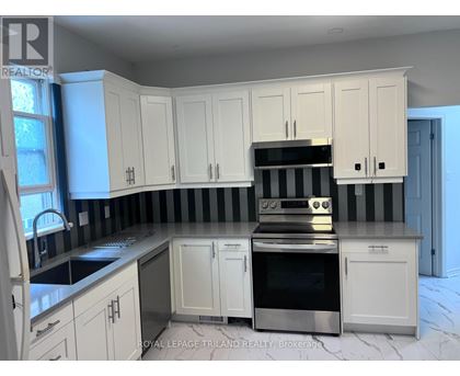UNIT 1 - 31 ORCHARD STREET 3 Beds Home, Multifamily, Triplex for Rent - Photo gallery 5