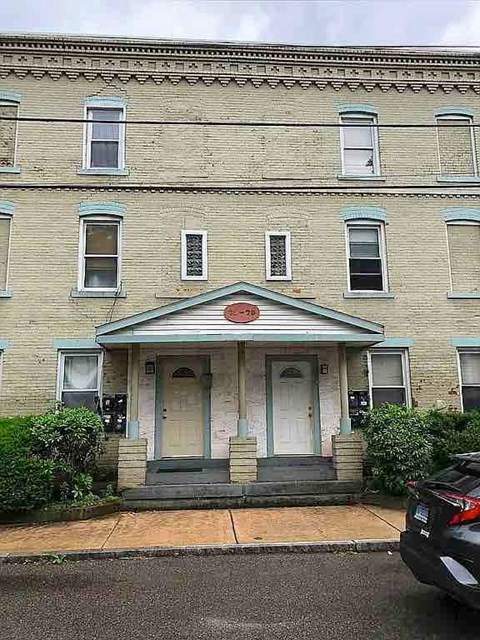 73 School Street 2 Beds Apartment for Rent