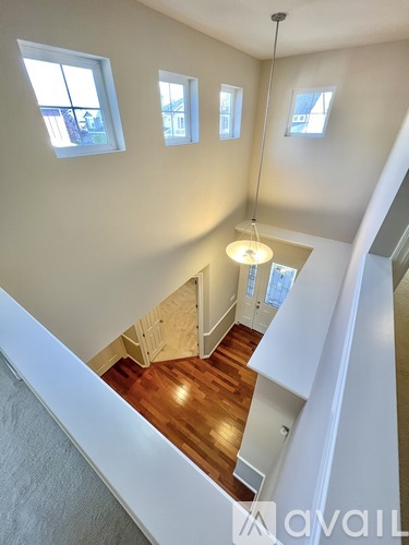 215 Chelan Avenue Northeast 4 Beds Single Family Home for Rent - Photo gallery 3