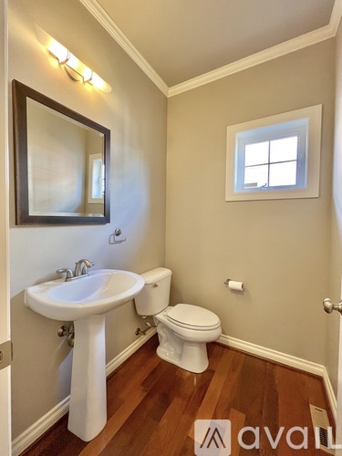 215 Chelan Avenue Northeast 4 Beds Single Family Home for Rent - Photo gallery 4