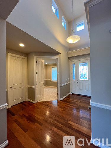 215 Chelan Avenue Northeast 4 Beds Single Family Home for Rent - Photo gallery 5