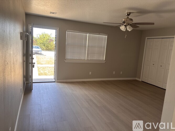 803 E 1st St 2 Beds Condo for Rent - Photo gallery 5