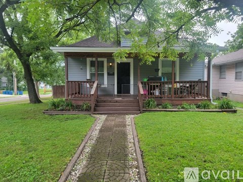 229 North Jackson Avenue 3 Beds Apartment for Rent