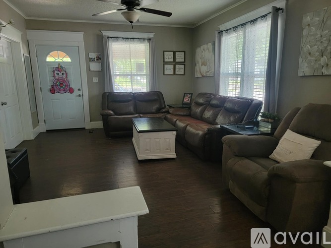 229 North Jackson Avenue 3 Beds Single Family Home for Rent - Photo gallery 5