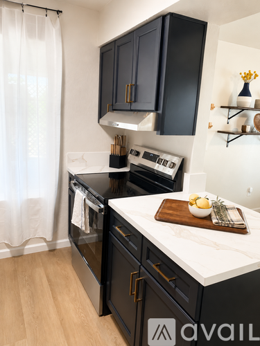 1795 W 28th St 3 Beds Single Family Home for Rent - Photo gallery 5