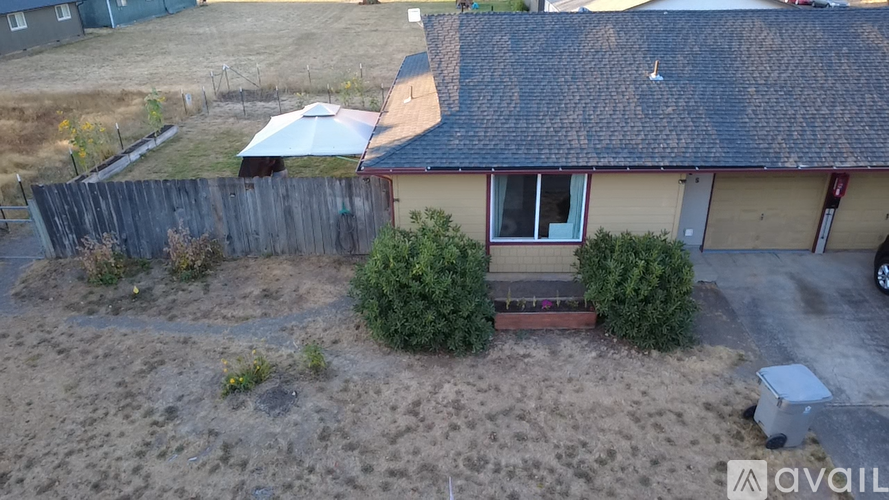 725 Manor Way 2 Beds Single Family Home for Rent - Photo gallery 1