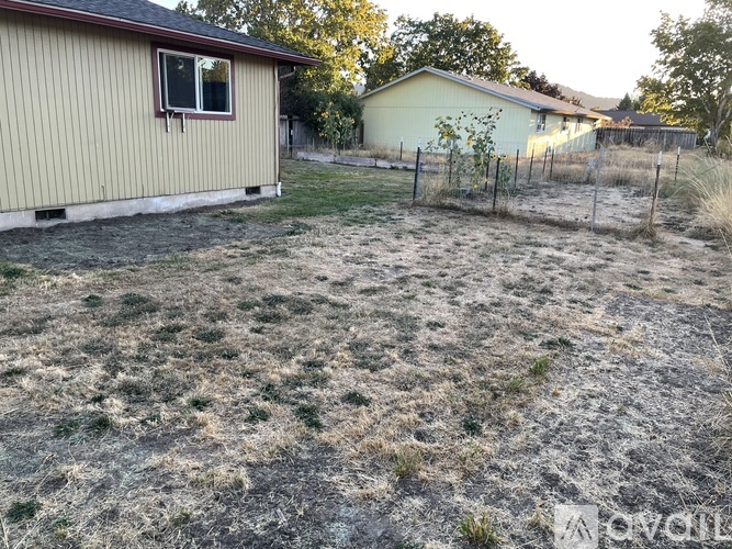 725 Manor Way 2 Beds Single Family Home for Rent - Photo gallery 3