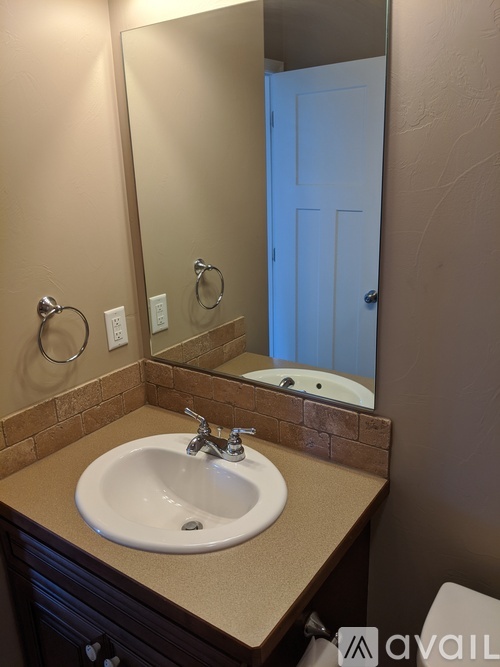 159 South Laurel Parkway 3 Beds Single Family Home for Rent - Photo gallery 5