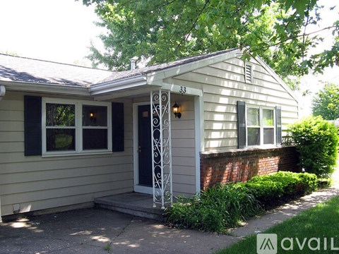 33 Teakwood Ln 2 Beds Apartment for Rent
