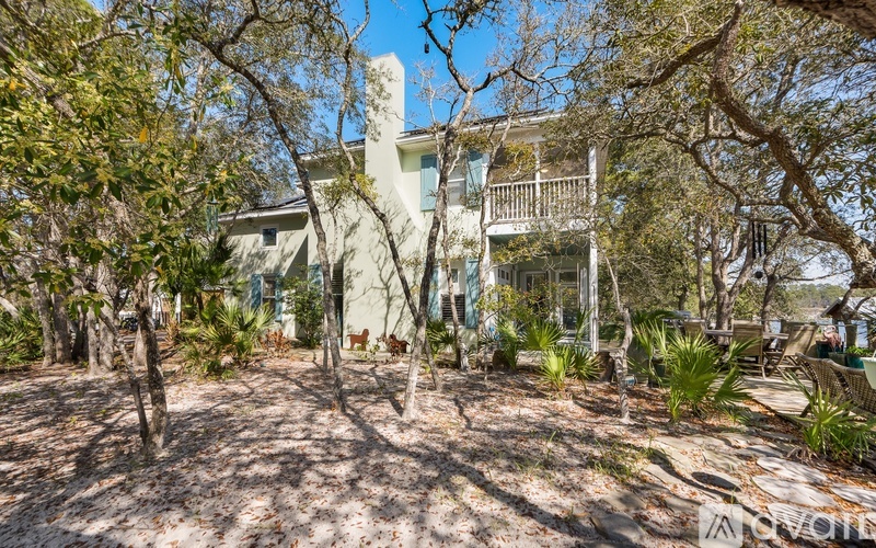 259 Center Avenue 4 Beds Single Family Home for Rent - Photo gallery 4