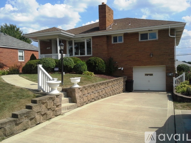 327 Forest Drive 3 Beds Single Family Home for Rent - Photo gallery 1