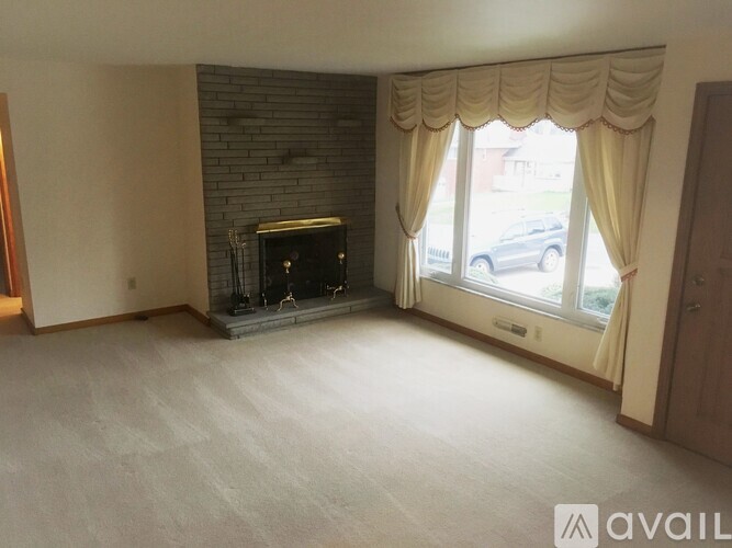 327 Forest Drive 3 Beds Single Family Home for Rent - Photo gallery 2
