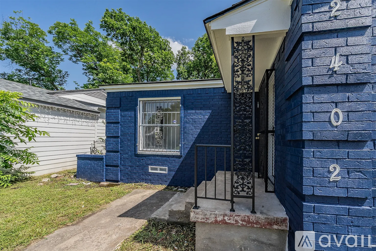 2402 E Overton Rd 4 Beds Single Family Home for Rent - Photo gallery 2