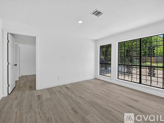 2402 E Overton Rd 4 Beds Single Family Home for Rent - Photo gallery 3