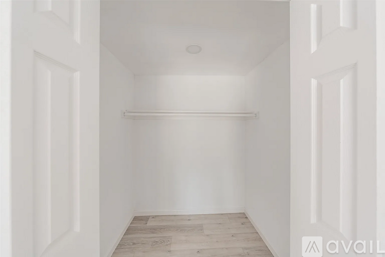 2402 E Overton Rd 4 Beds Single Family Home for Rent - Photo gallery 5