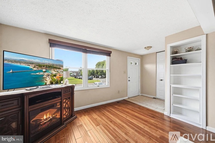7037 Hames Court 3 Beds Townhouse for Rent - Photo gallery 2