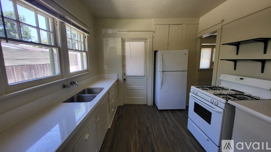 230 West Palm Avenue 3 Beds Single Family Home for Rent - Photo gallery 5