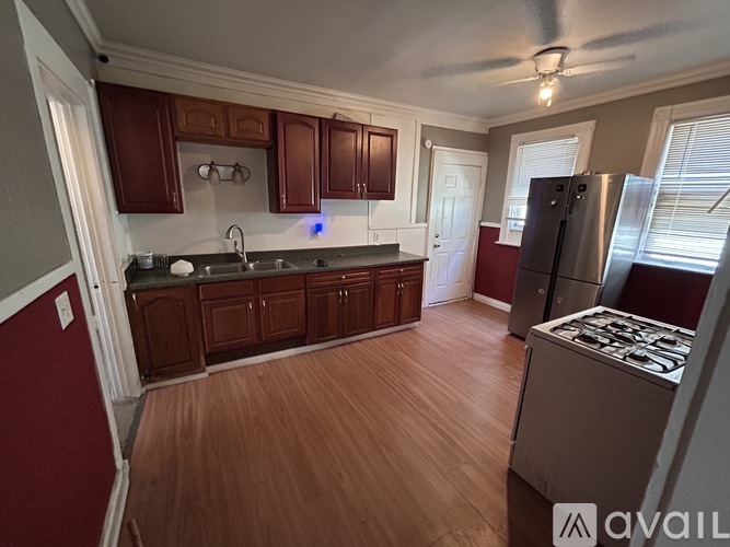 603 East 13th Street 2 Beds Apartment for Rent - Photo gallery 2