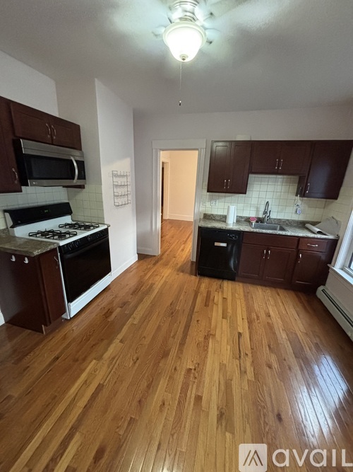 11 Endicott Ave 3 Beds Condo for Rent - Photo gallery 5