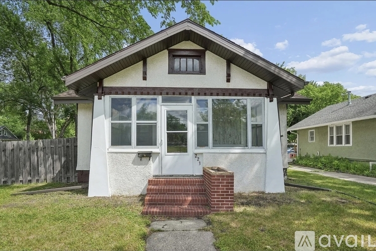 223 11th Ave N 4 Beds Single Family Home for Rent - Photo gallery 1