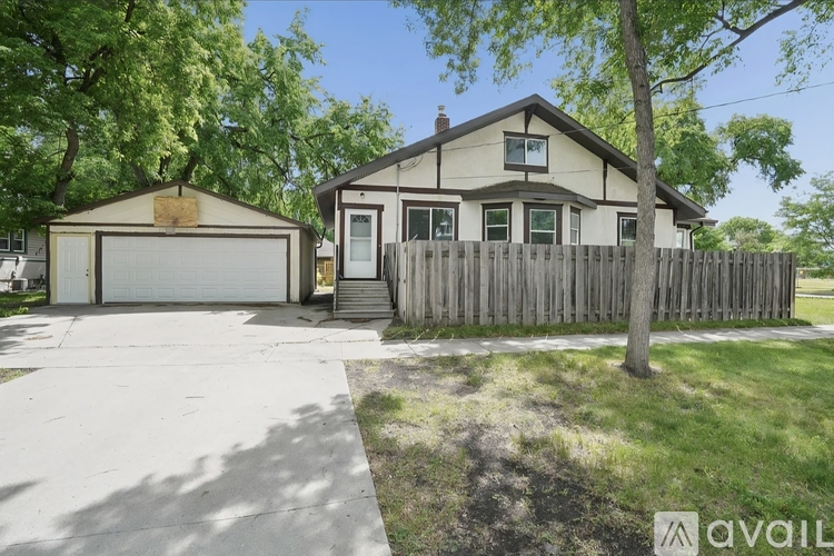 223 11th Ave N 4 Beds Single Family Home for Rent - Photo gallery 3