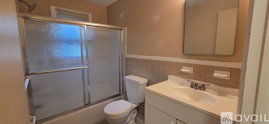 460 Woodbridge Street 1 Condo for Rent - Photo gallery 5