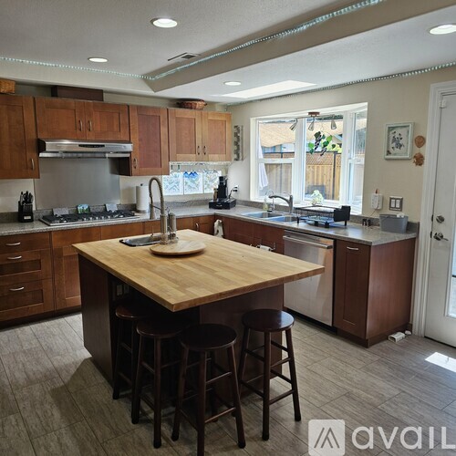 28 Meadow Way 3 Beds Single Family Home for Rent - Photo gallery 3