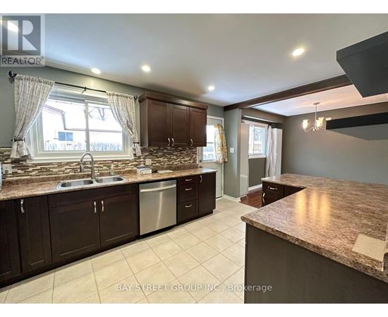 49 HOWLAND DRIVE 3 Beds House for Rent - Photo gallery 5