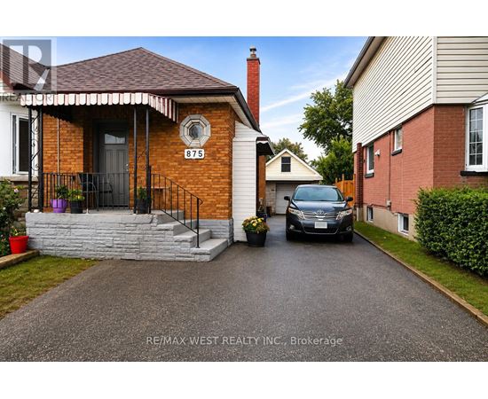 A house with the number 875 on it.
