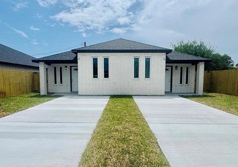 5590 Vidos DR 3 Beds Apartment for Rent