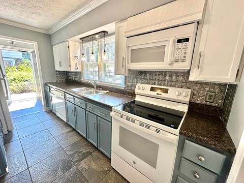 101 Fernridge Drive 3 Beds Apartment for Rent