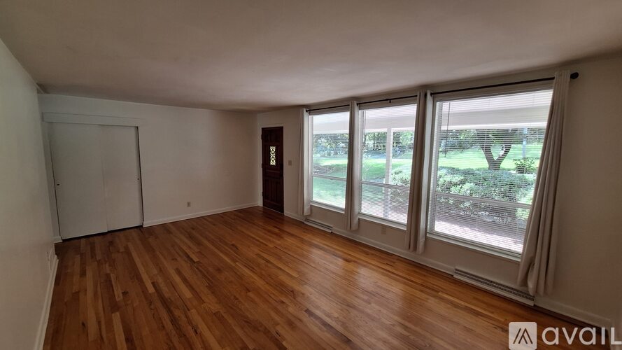 2738 Addison Drive 3 Beds Single Family Home for Rent - Photo gallery 2