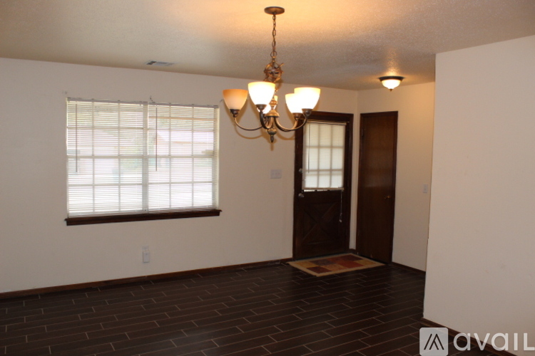 700 Woodland Way 3 Beds Single Family Home for Rent - Photo gallery 3