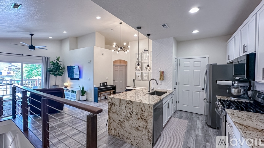 1467 West 110 North 2 Beds Condo for Rent - Photo gallery 3