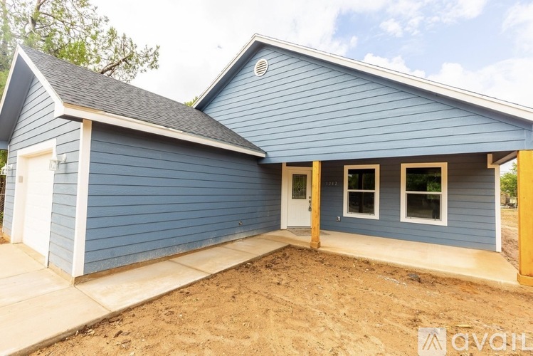 1242 Pecan Street 3 Beds Single Family Home for Rent - Photo gallery 2