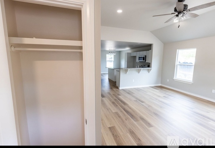 1242 Pecan Street 3 Beds Single Family Home for Rent - Photo gallery 3