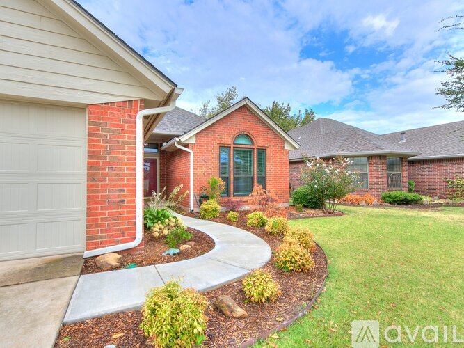 2812 Victoria Drive 3 Beds Single Family Home for Rent - Photo gallery 1